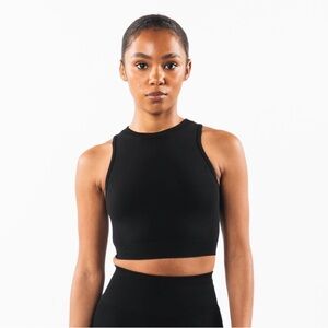 XL STRATUS CROP TANK - BLACK